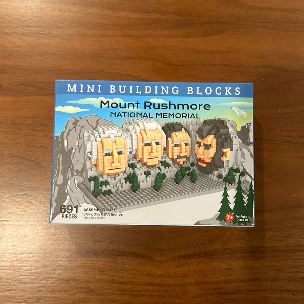 Mount Rushmore - mini building blocks